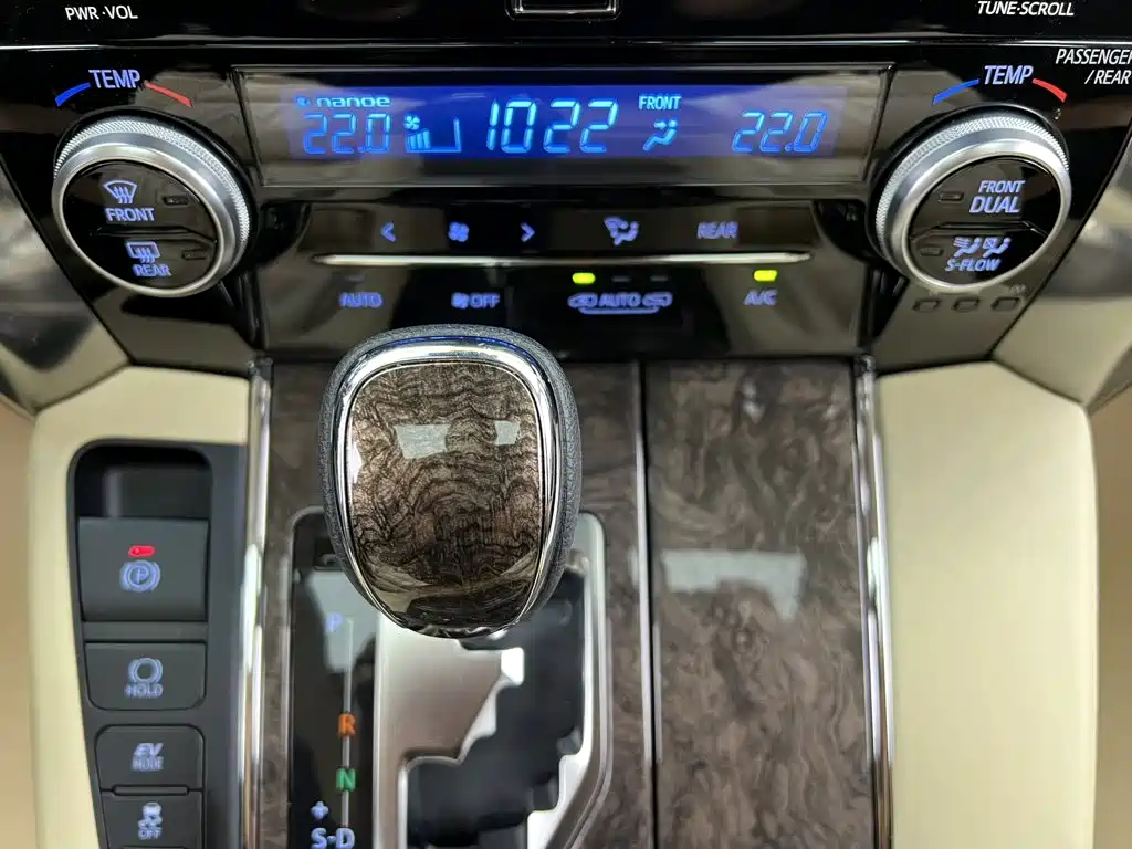 Toyota Vellfire — миниатюра 29