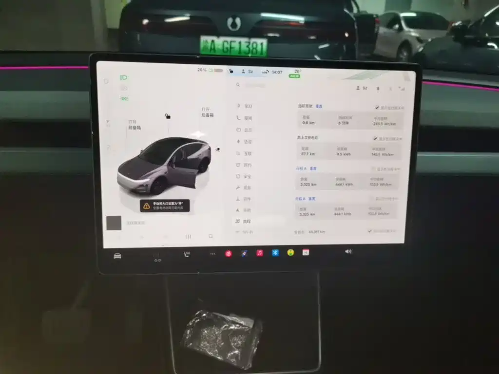 Tesla Model Y — миниатюра 13