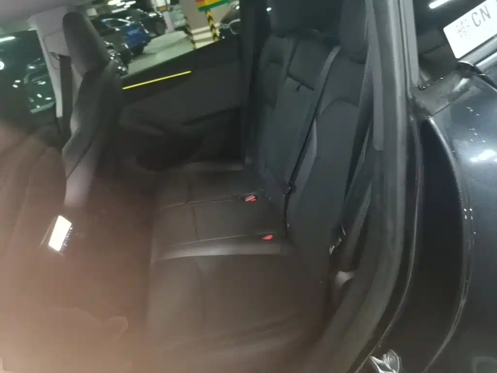 Tesla Model Y — миниатюра 17