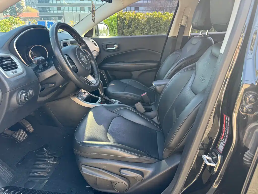 Jeep Compass — миниатюра 7