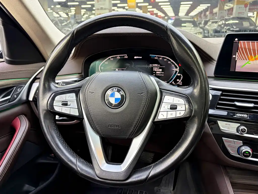 BMW 5 Series New Energy — миниатюра 7