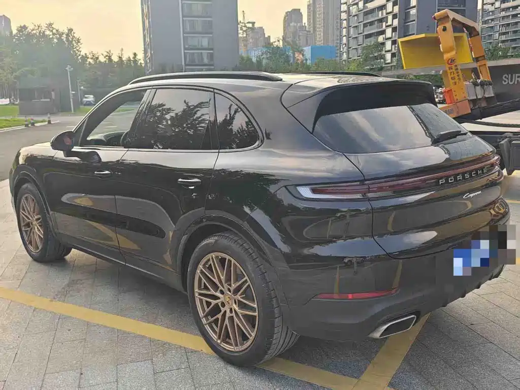Porsche Cayenne — миниатюра 5