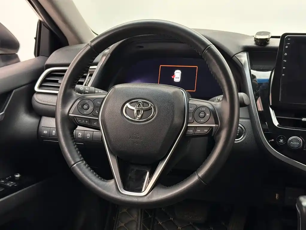 Toyota Camry — миниатюра 12