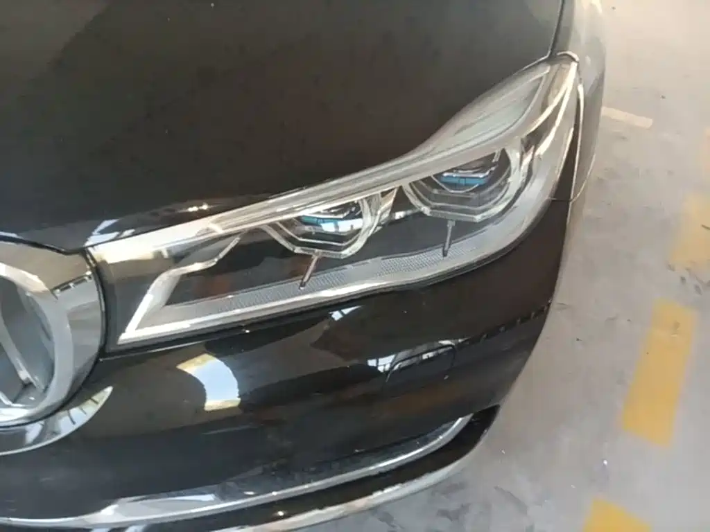 BMW 7 Series — миниатюра 24