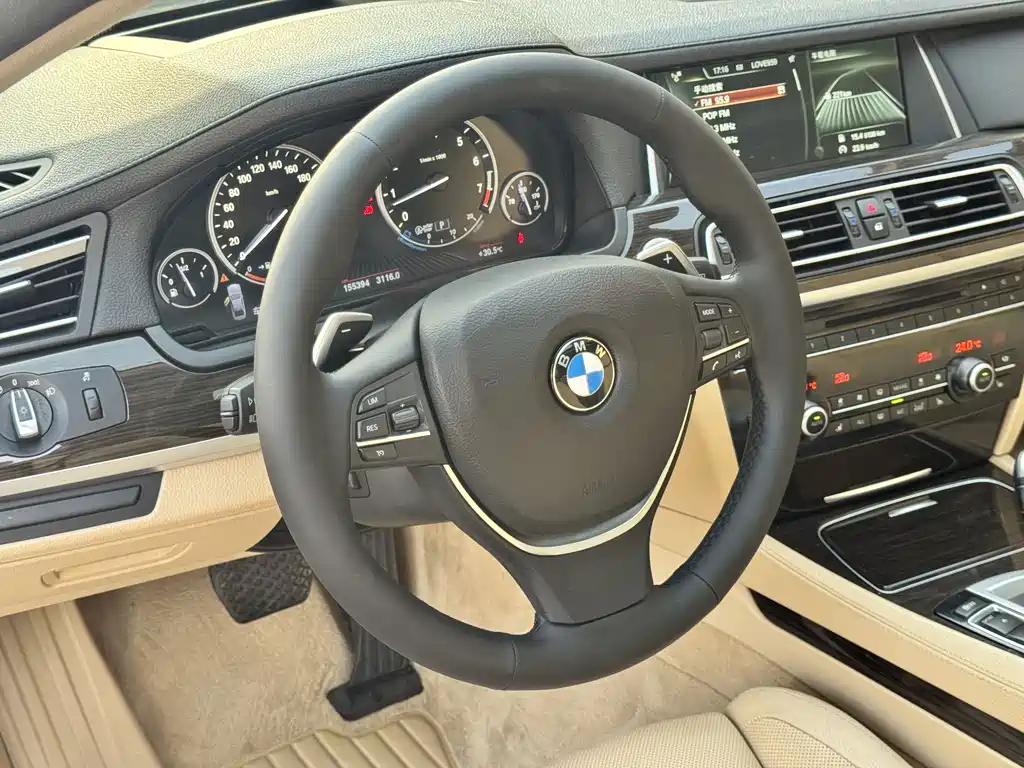 BMW 7 Series — миниатюра 13