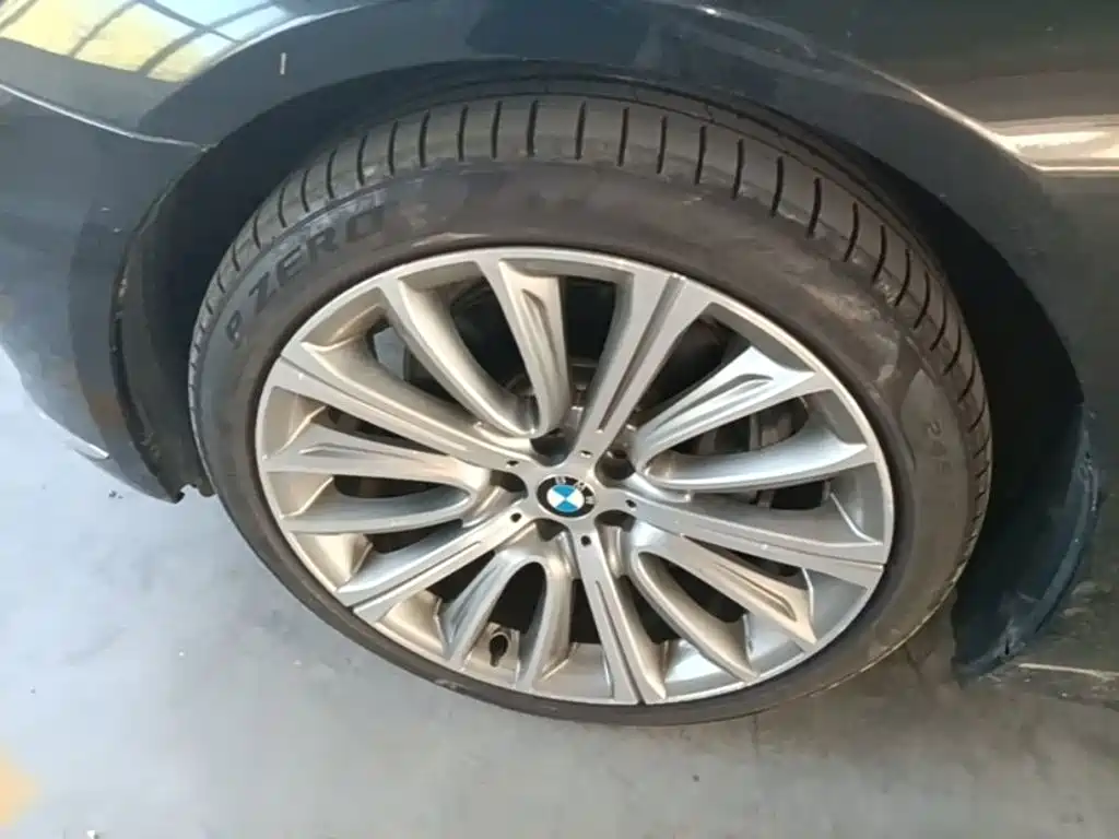 BMW 7 Series — миниатюра 23