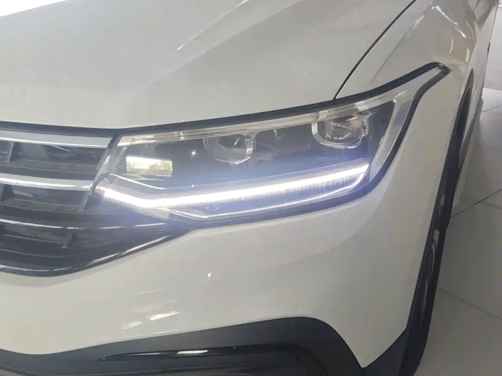 Volkswagen Tiguan L — миниатюра 24