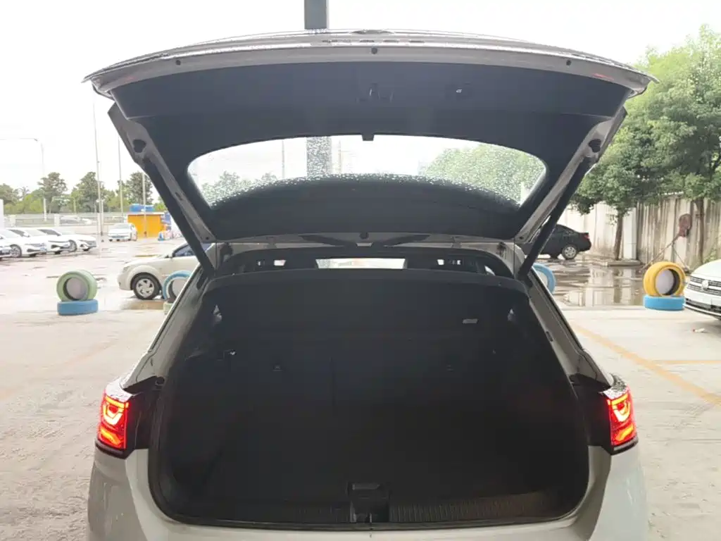 Volkswagen T-Roc — миниатюра 19