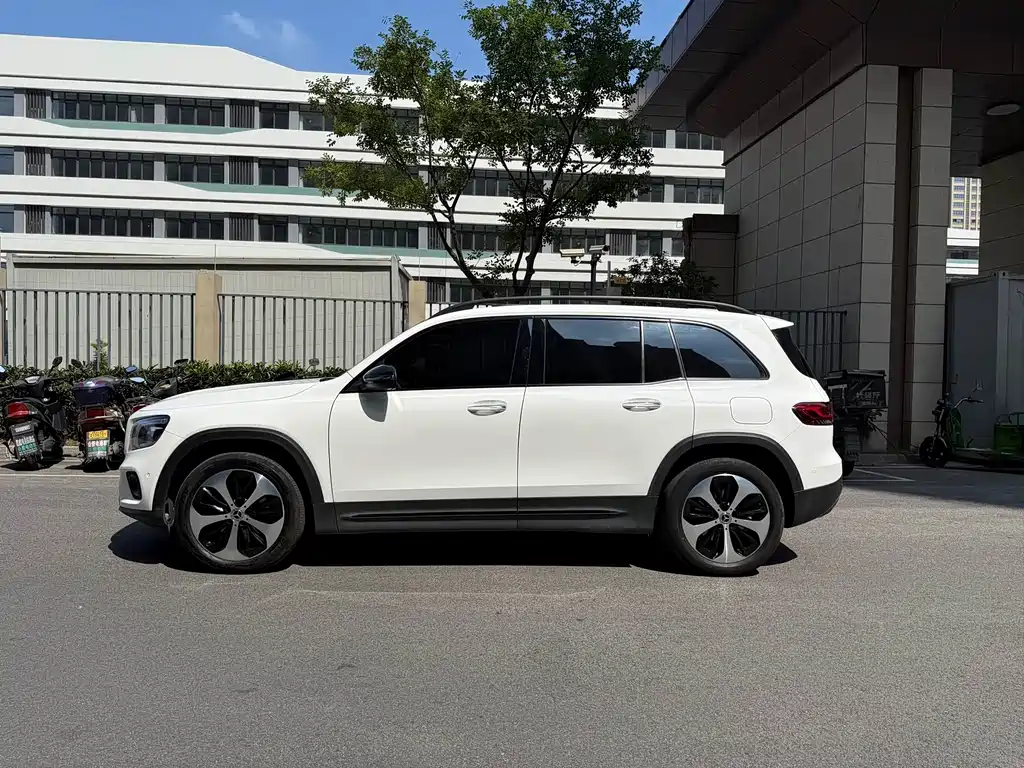 Mercedes-Benz GLB — миниатюра 9