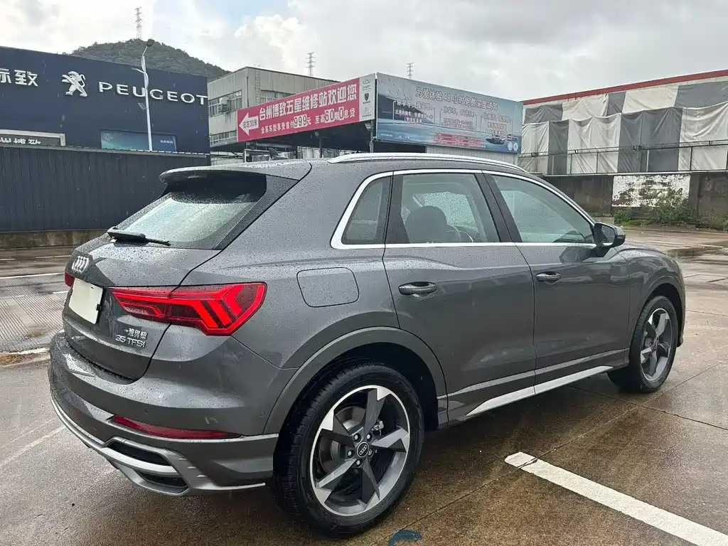 AUDI Q3