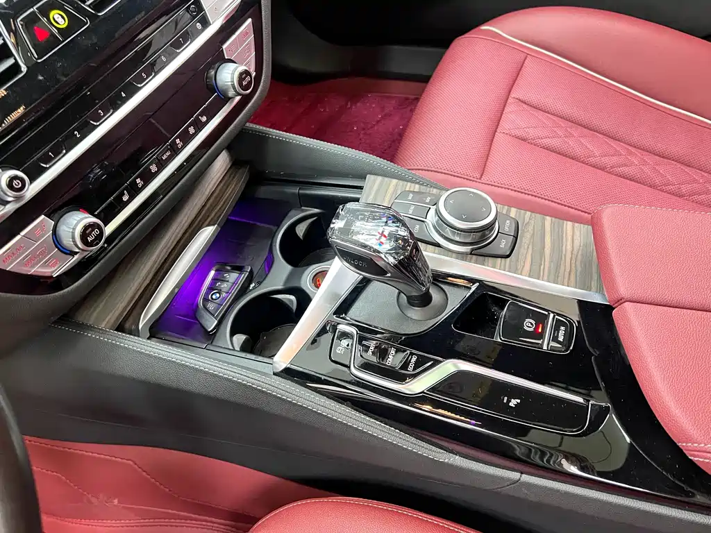BMW 5 Series — миниатюра 20