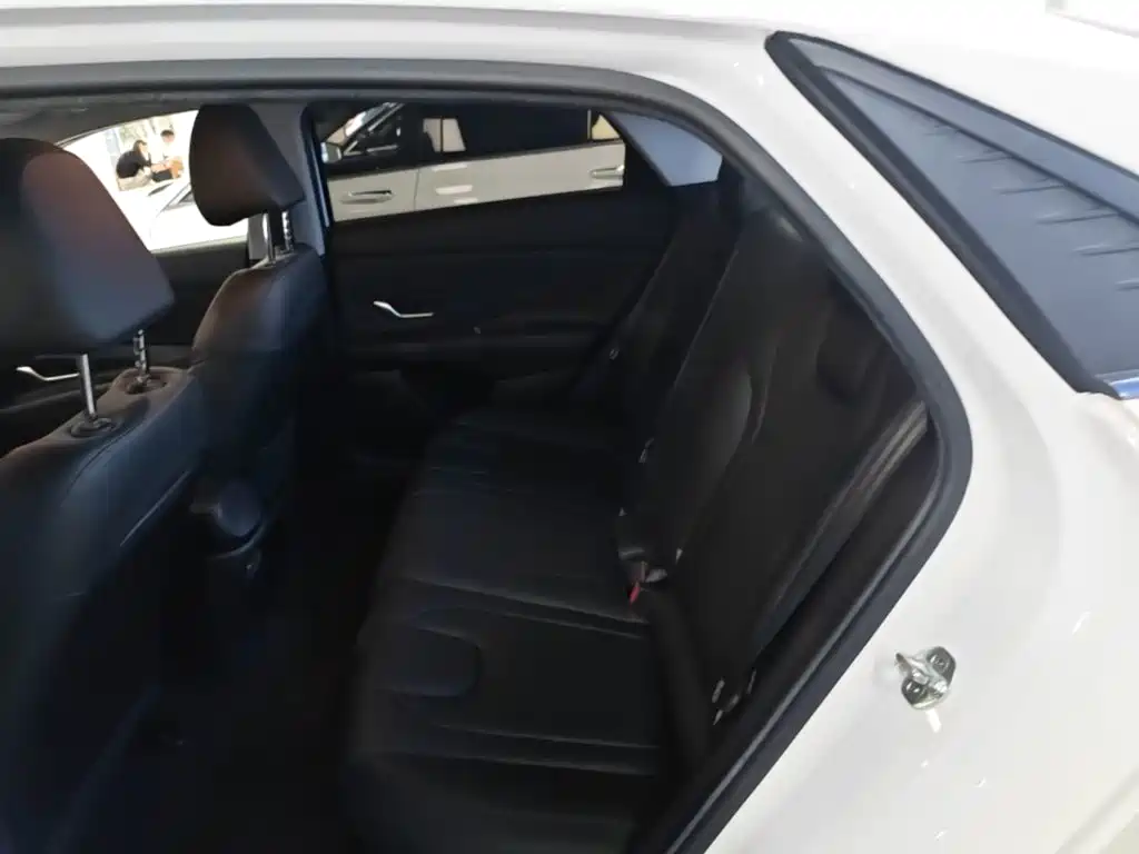 Hyundai Elantra — миниатюра 17