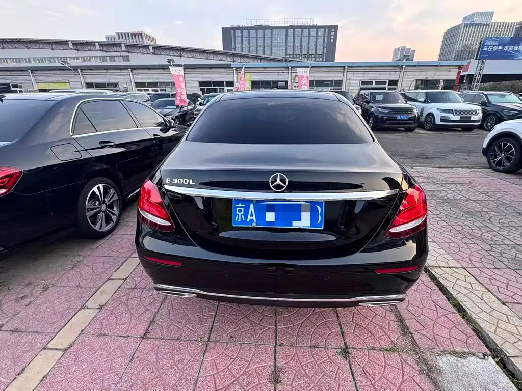 Mercedes-Benz E-Class — миниатюра 11