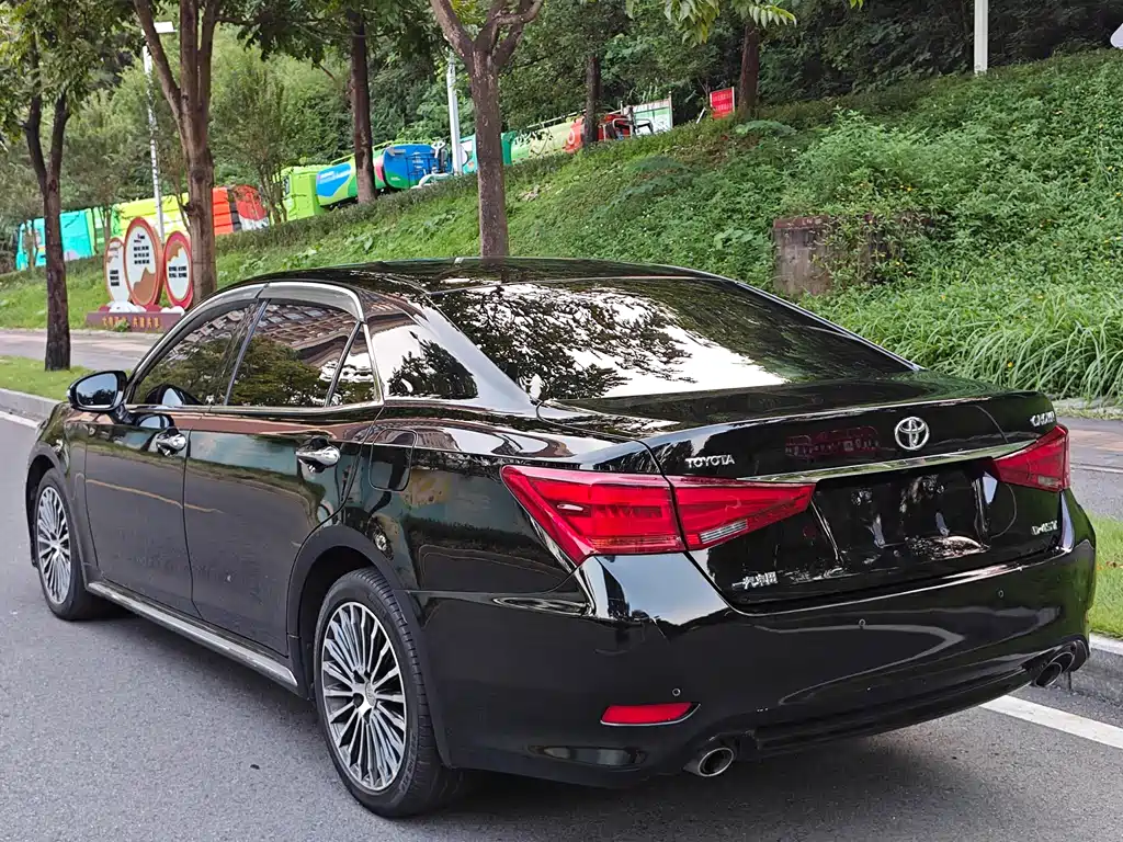 Toyota Crown — миниатюра 14