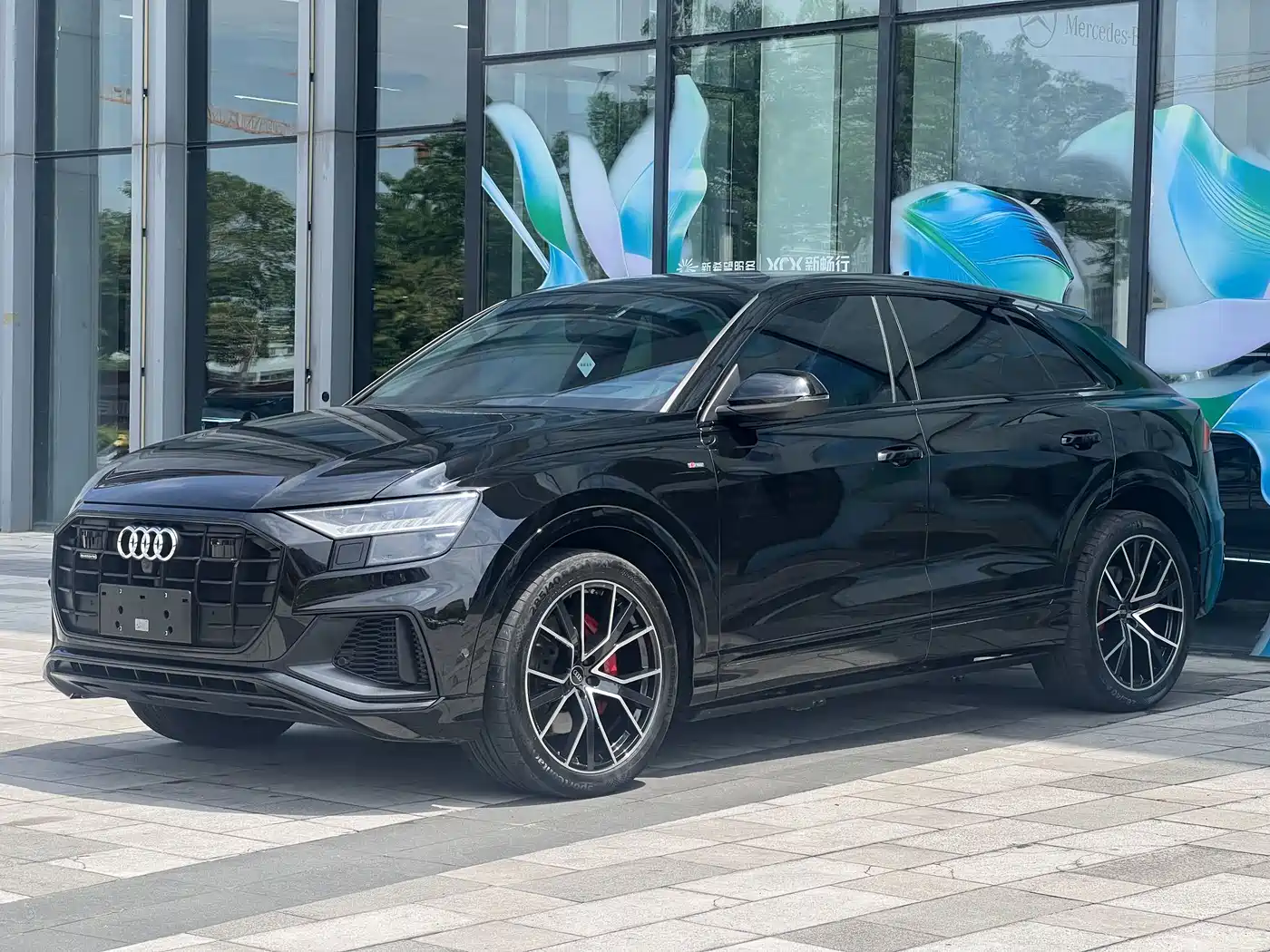 奥迪Q8 2023款 55 TFSI 臻选动感型 2023