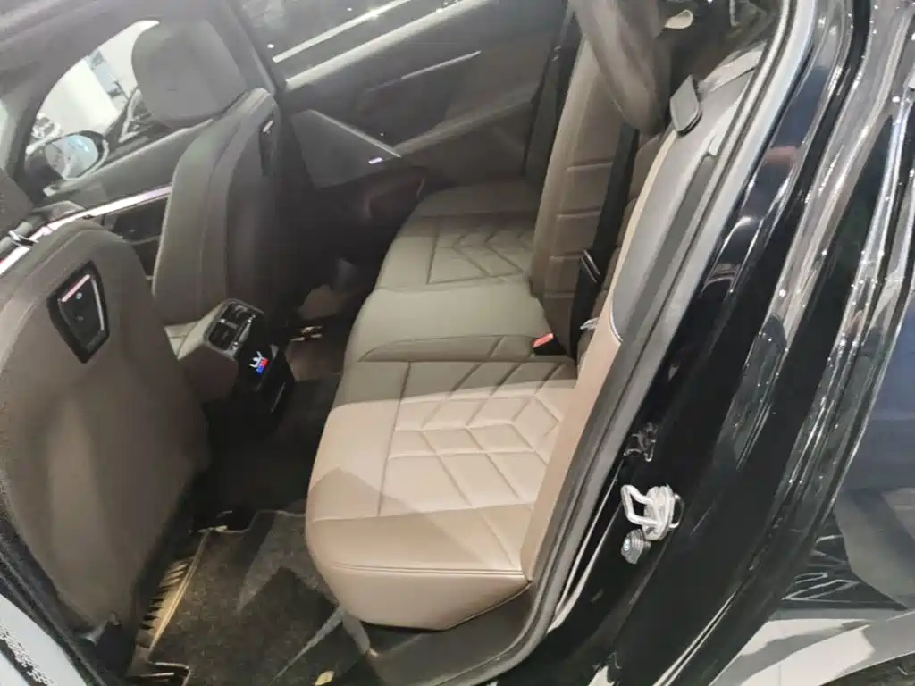 BMW 5 Series — миниатюра 17