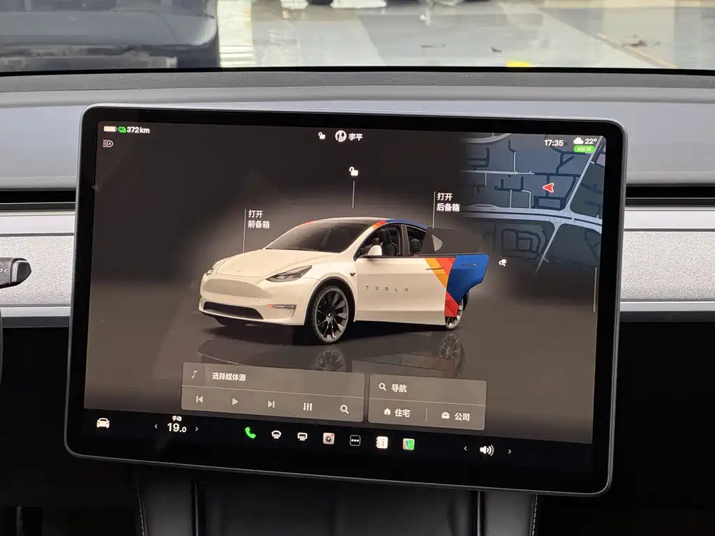 Tesla Model Y — миниатюра 11