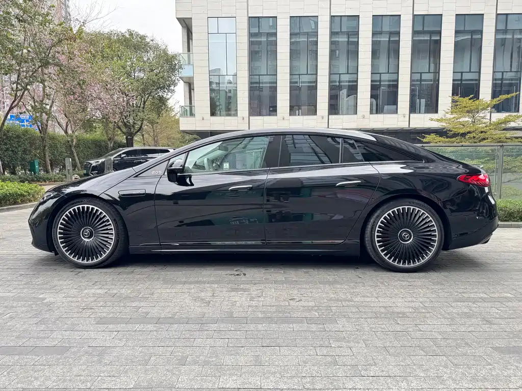 MERCEDES-BENZ EQS AMG