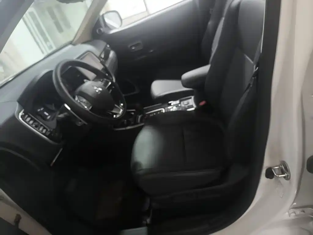Mitsubishi Outlander — миниатюра 15