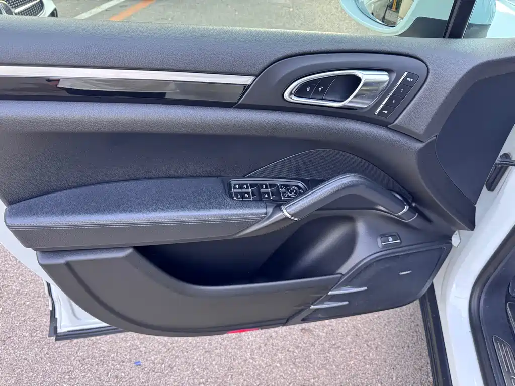 Porsche Cayenne Hybrid — миниатюра 10