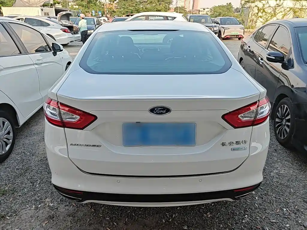 Ford Mondeo — миниатюра 6