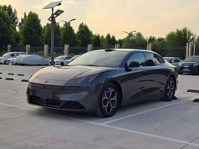 2025 Lynk & Co 10
