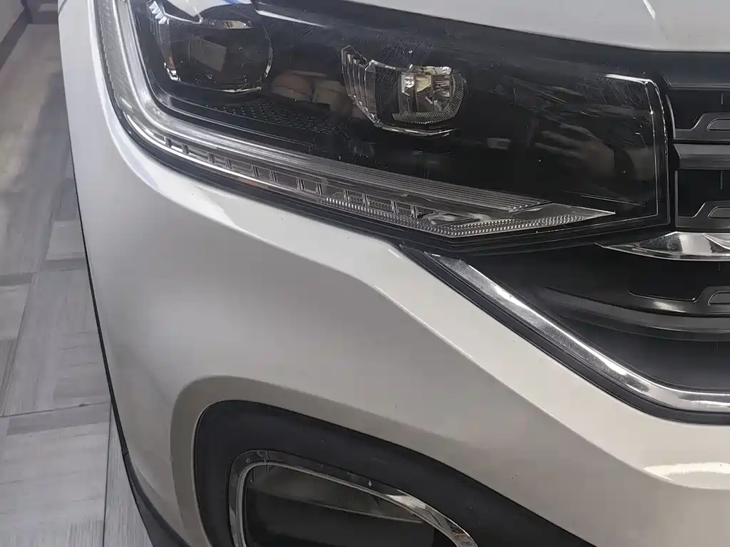 VOLKSWAGEN EXPLORING THE SHADOW