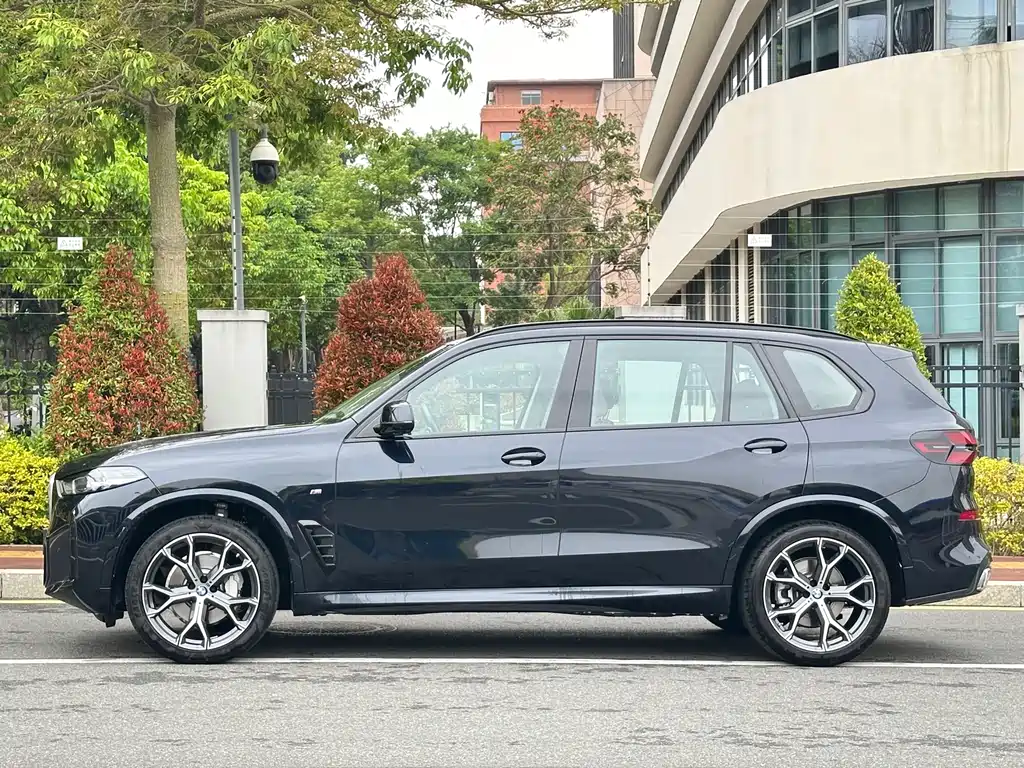 BMW X5 2023 xDrive 30Li Premium M Sport
