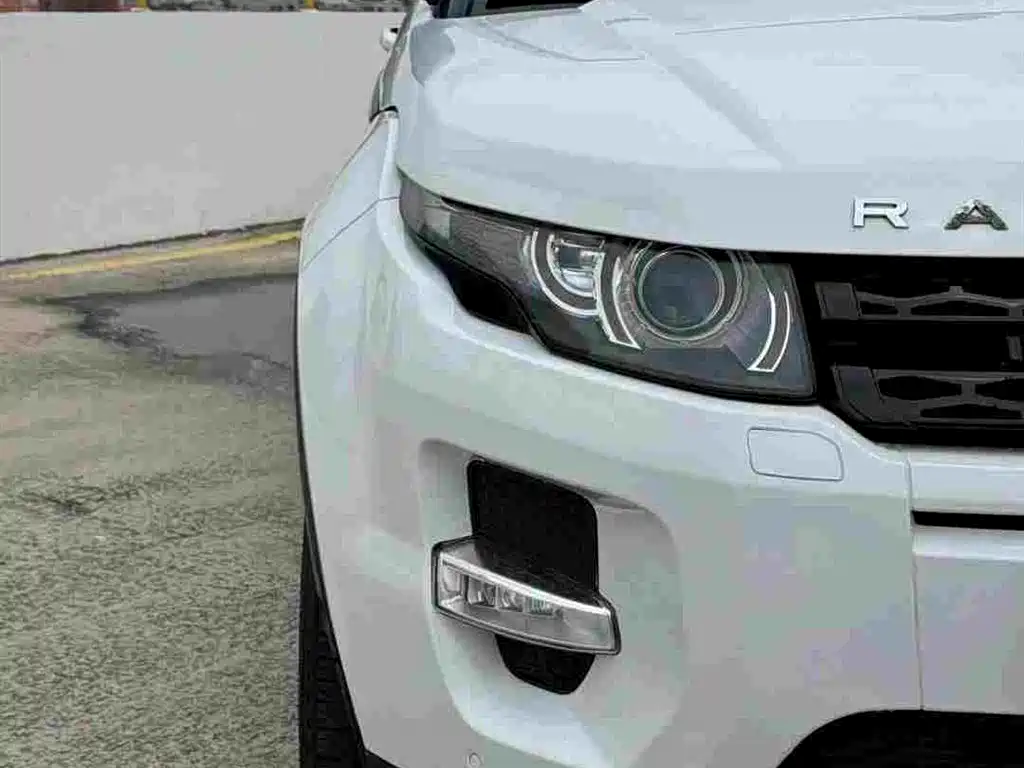 Land Rover Evoque 2.0T 5-door Sharp Dynamic Edition, фото 4