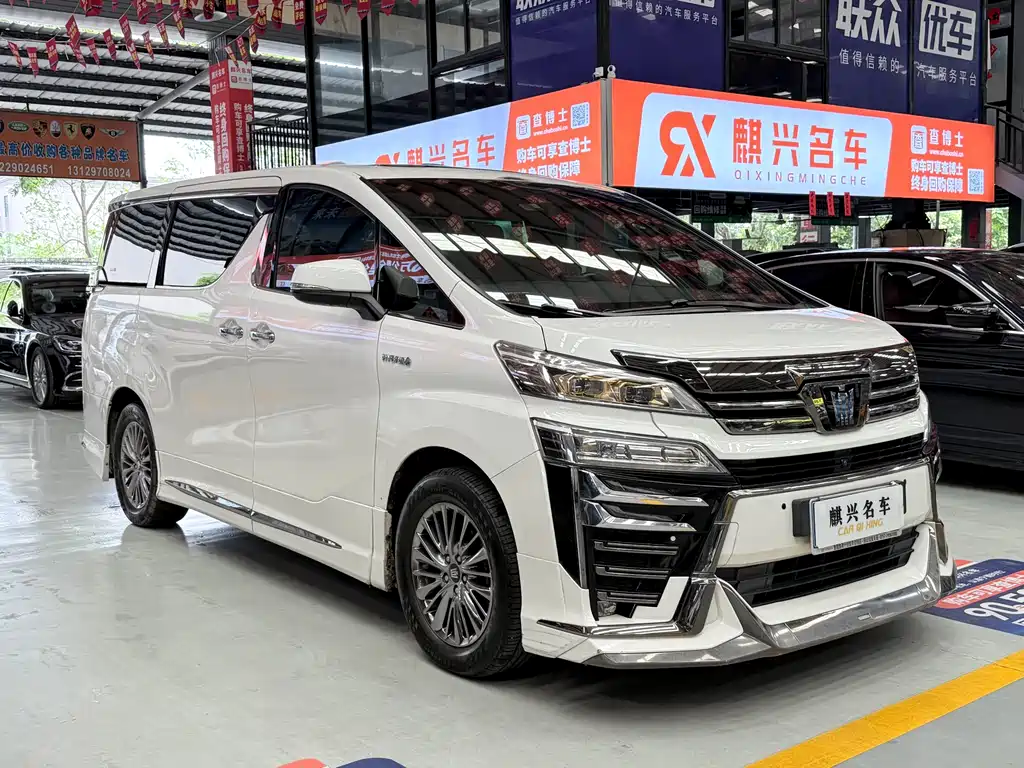 Toyota Vellfire 2023 2.5L HV Luxury