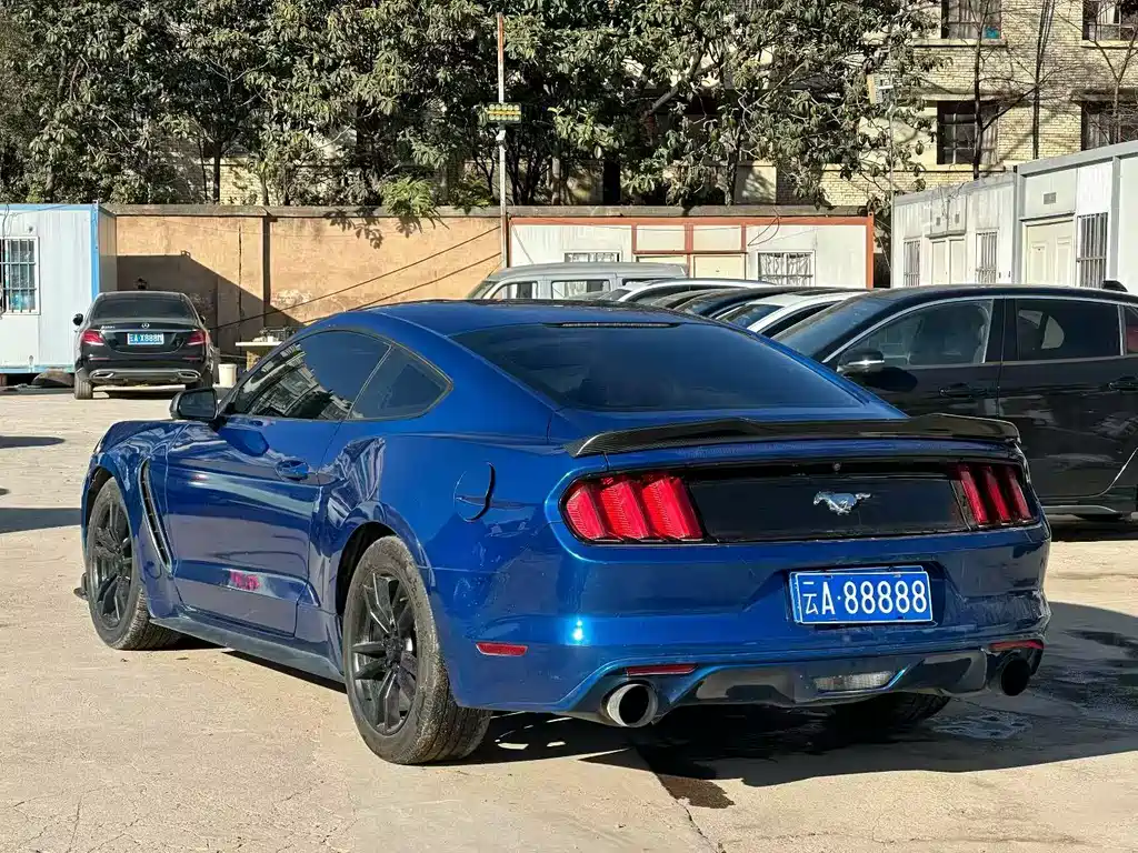 FORD MUSTANG