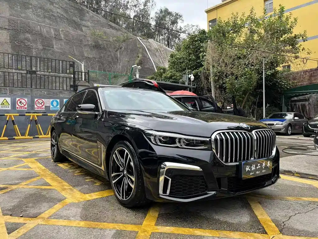 BMW 7 SERIES
