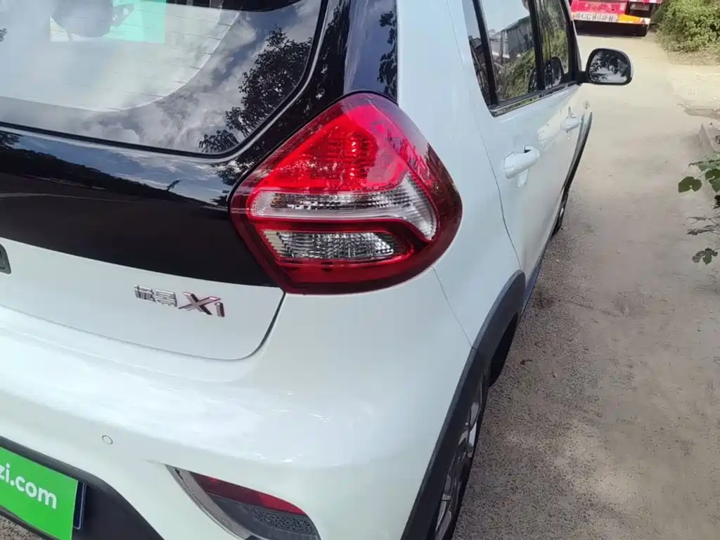 Geely Vision X1 — миниатюра 8
