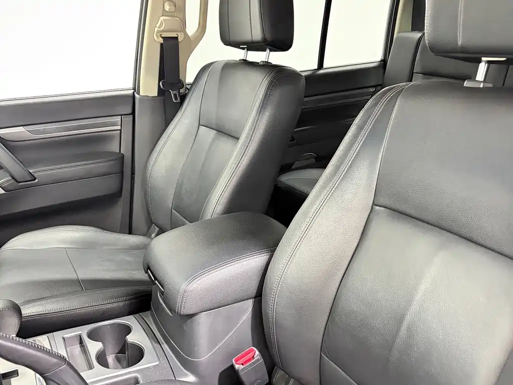 Mitsubishi Pajero (Import) — миниатюра 8