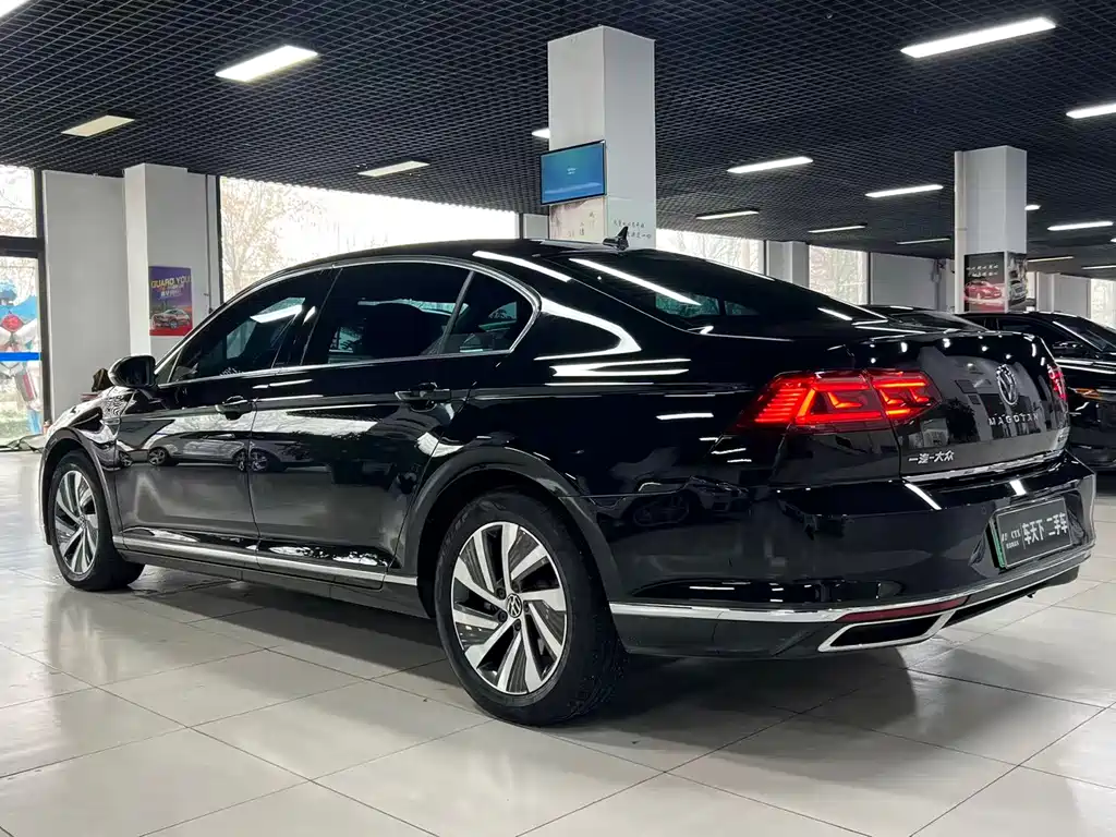 VOLKSWAGEN MAGOTAN GTE PLUG IN HYBRID