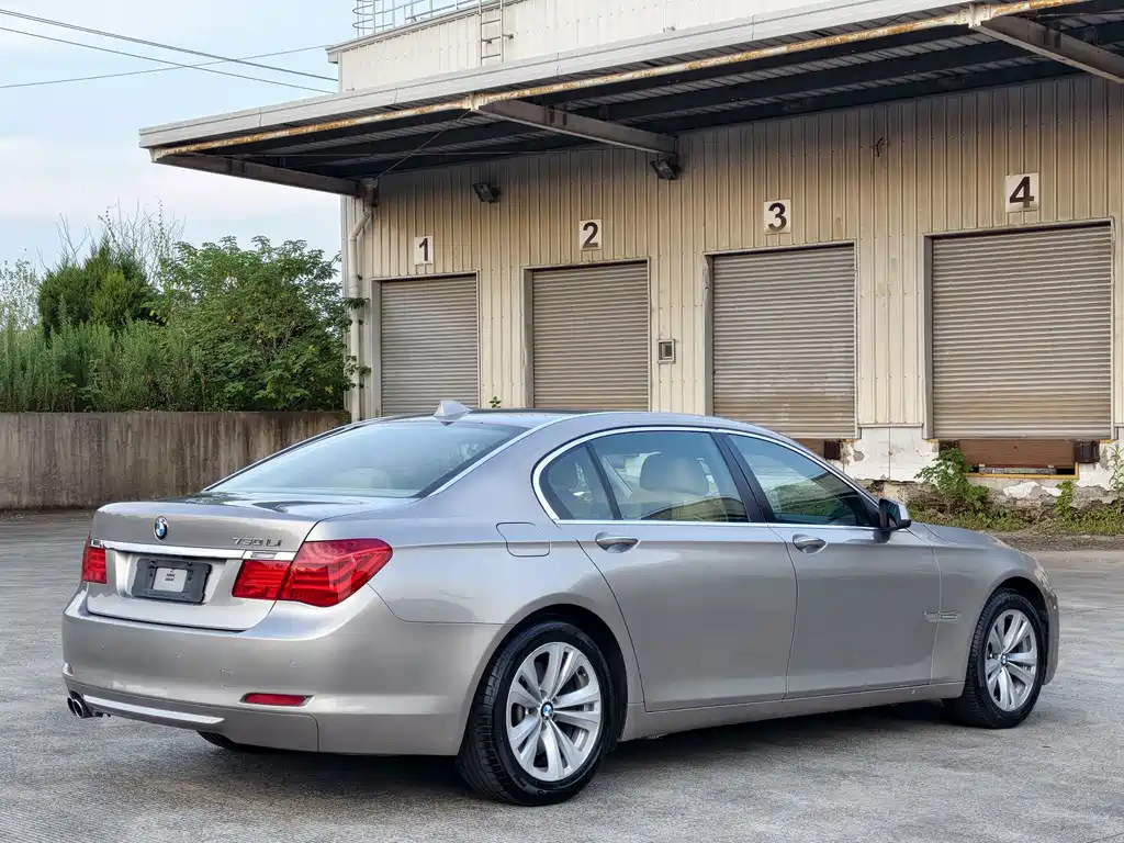 BMW 7 Series — миниатюра 4