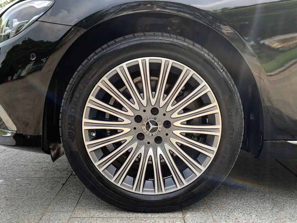 Mercedes-Benz E-Class — миниатюра 14