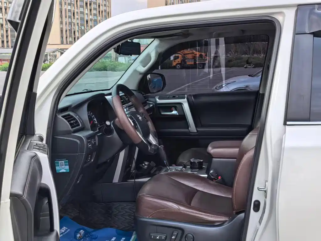Toyota 4Runner — миниатюра 4