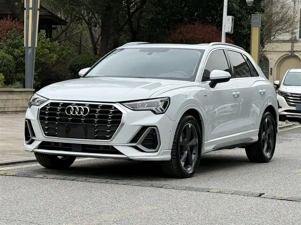 Купить Audi Q3