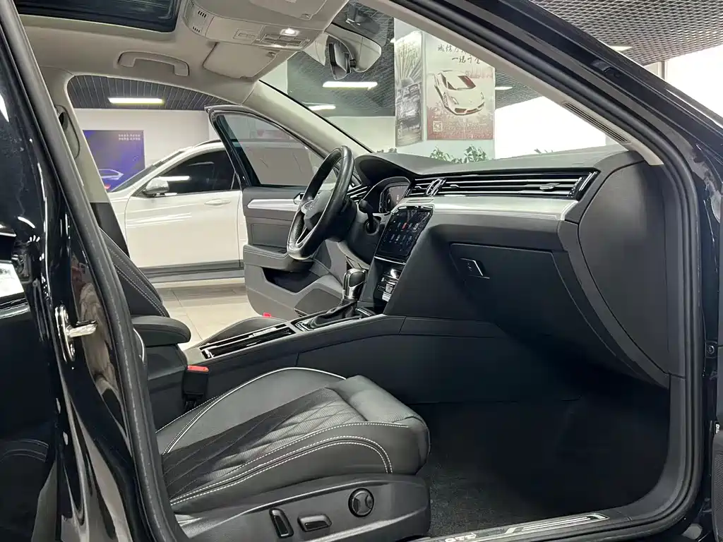 VOLKSWAGEN MAGOTAN GTE PLUG IN HYBRID