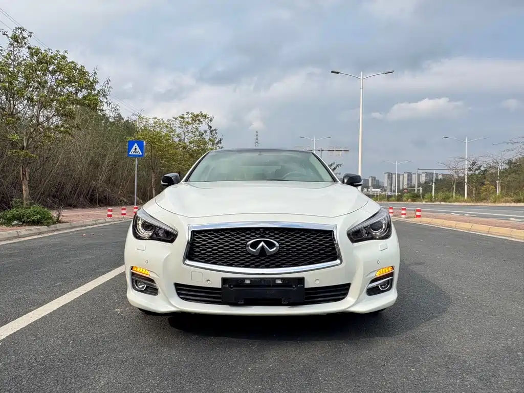 INFINITI Q50L