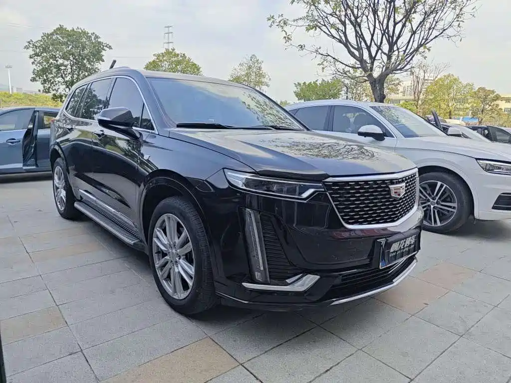 CADILLAC XT6