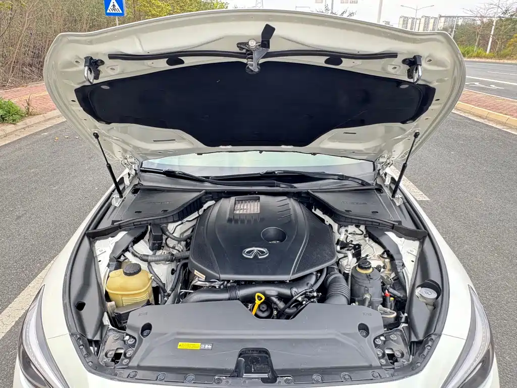 INFINITI Q50L