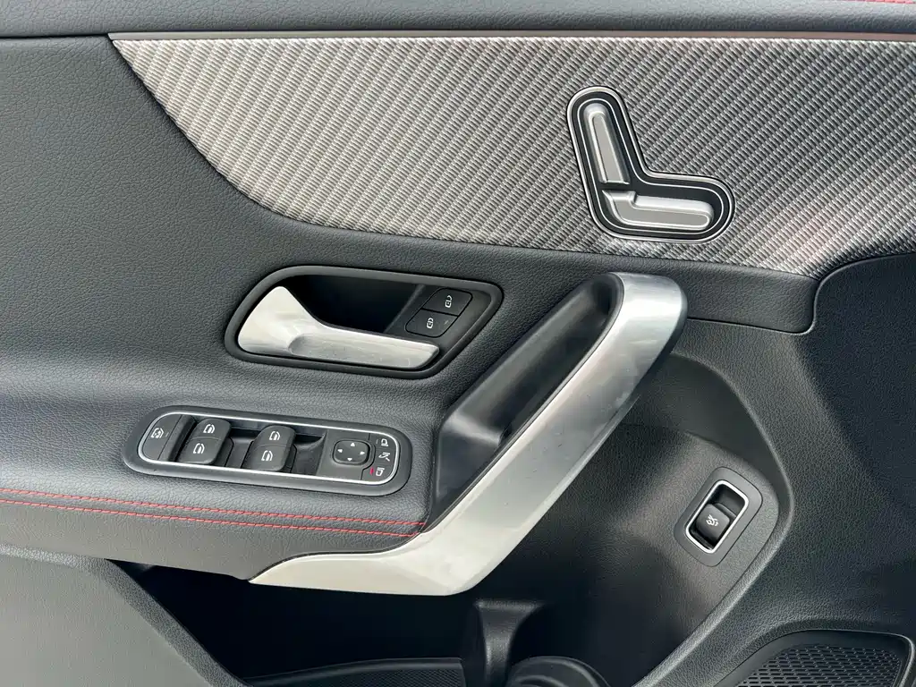 Mercedes-Benz A-Class — миниатюра 11