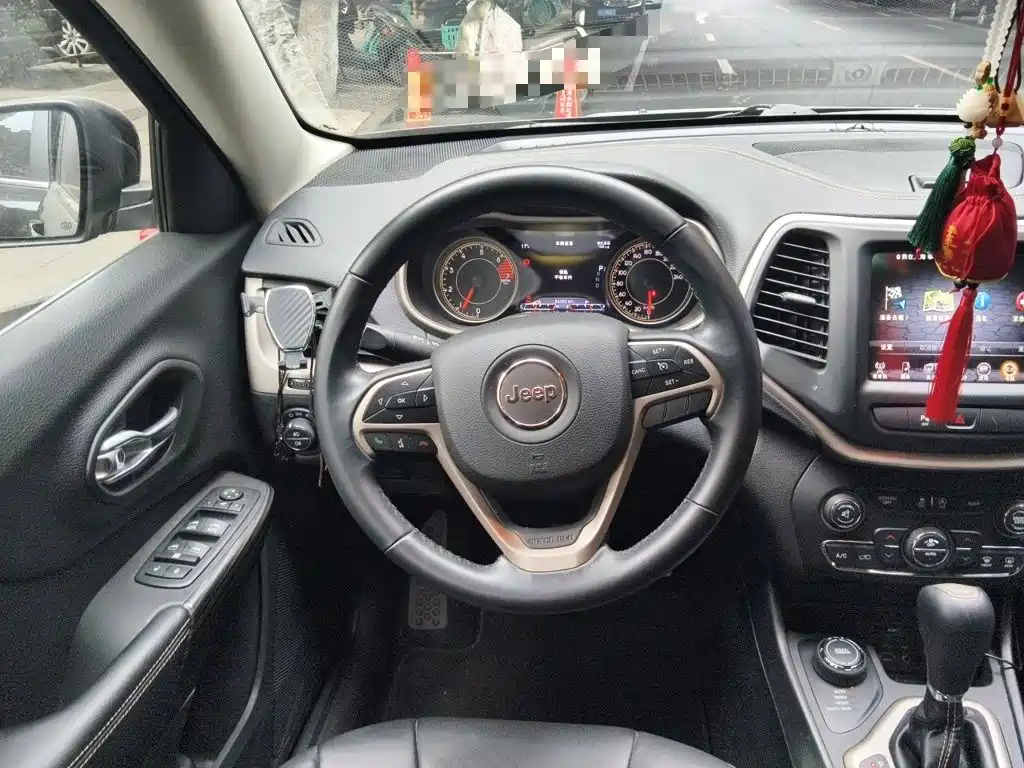 Jeep Cherokee — миниатюра 11