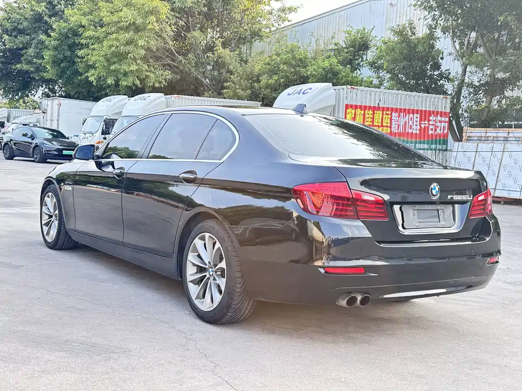 BMW 5 Series — миниатюра 6