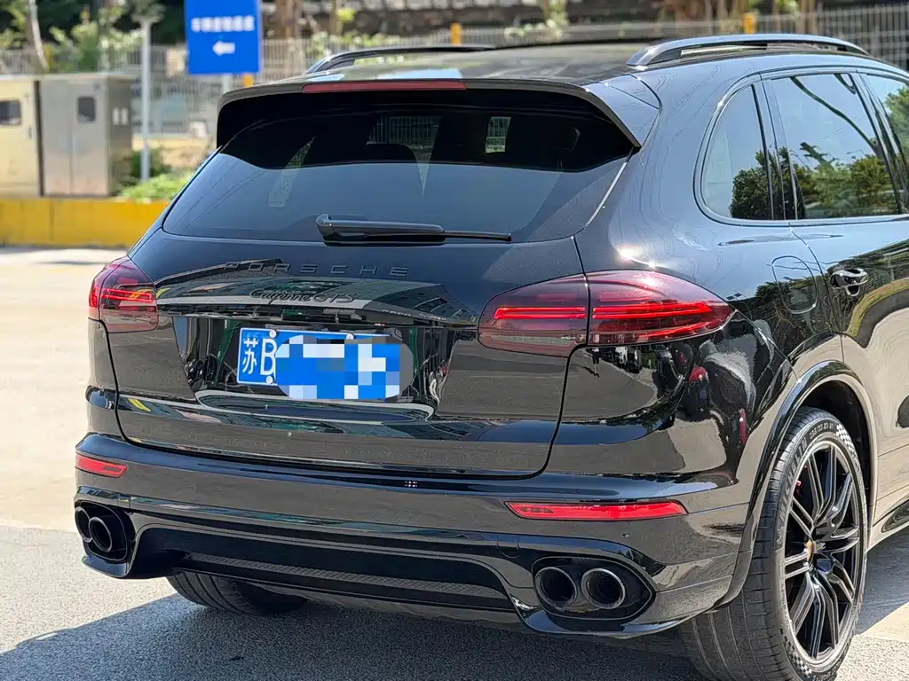 Porsche Cayenne — миниатюра 7