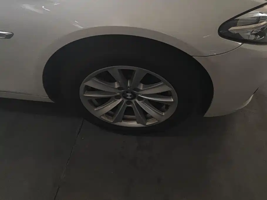 BMW 5 Series — миниатюра 6