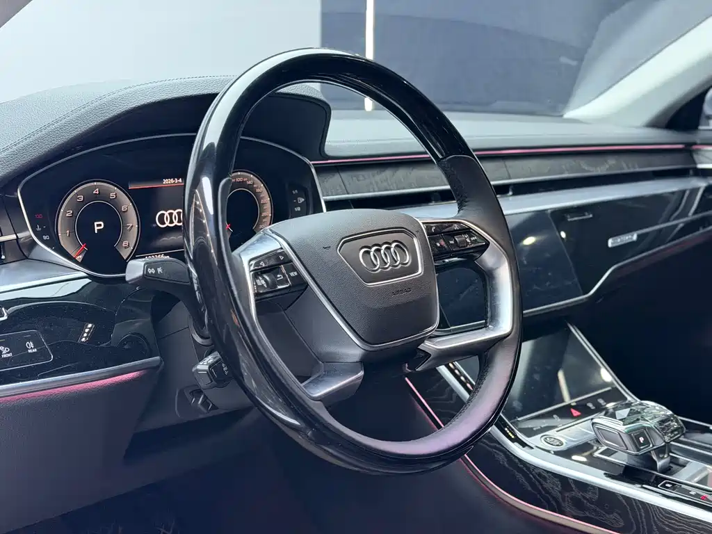 AUDI A8