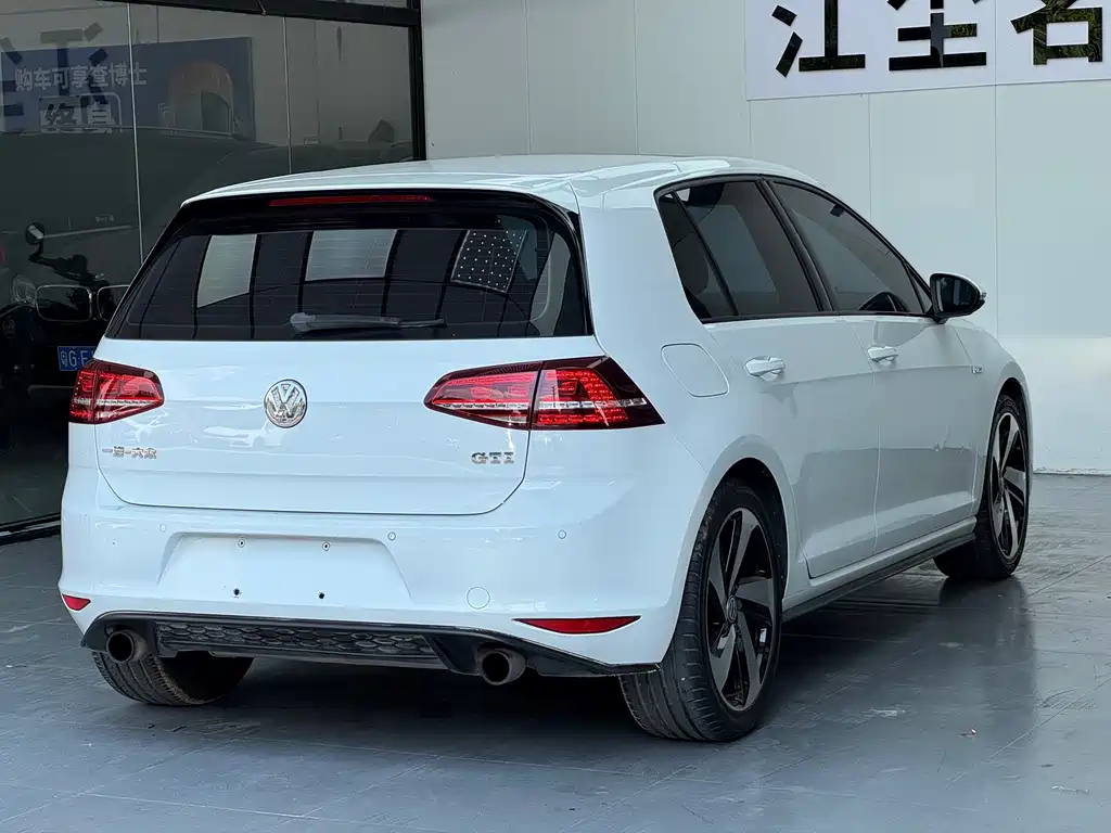 Volkswagen Golf GTI — миниатюра 6